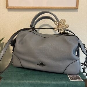 Coach Women's Lane Satchel Mist Blue Pebble Leather Model 69621
#coach #spring 🤍